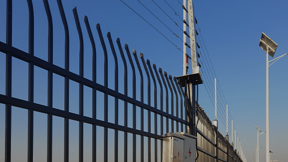 金基林語(yǔ)小區(qū)裝上高壓電子圍欄 系東營(yíng)地區(qū)首例