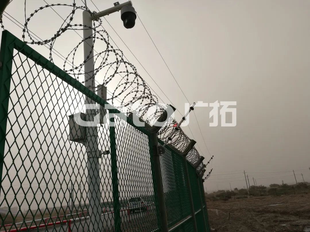在長達10100米戈壁沙漠裝電子圍欄，塔里木油田真的選對了！(圖4)