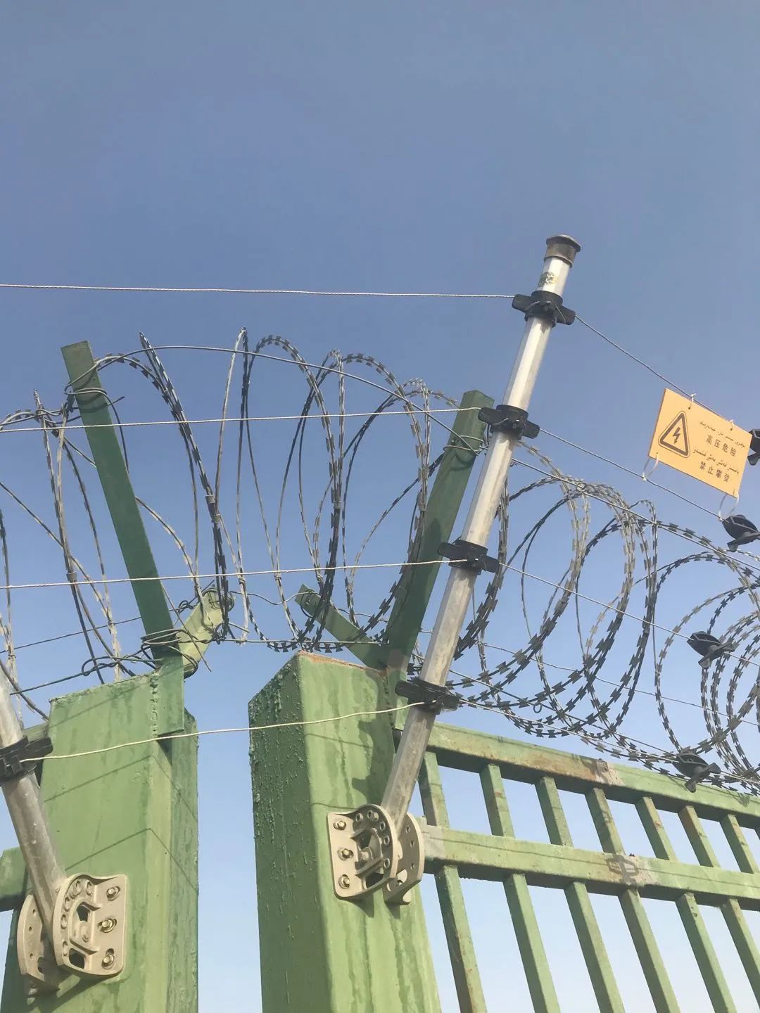 在長達10100米戈壁沙漠裝電子圍欄，塔里木油田真的選對了！(圖10)