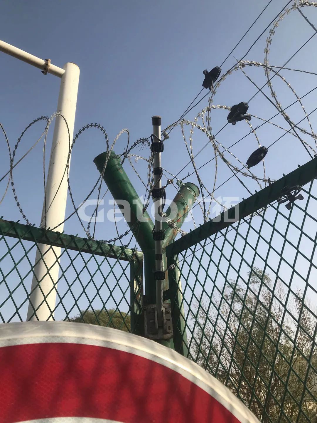 在長達10100米戈壁沙漠裝電子圍欄，塔里木油田真的選對了！(圖12)