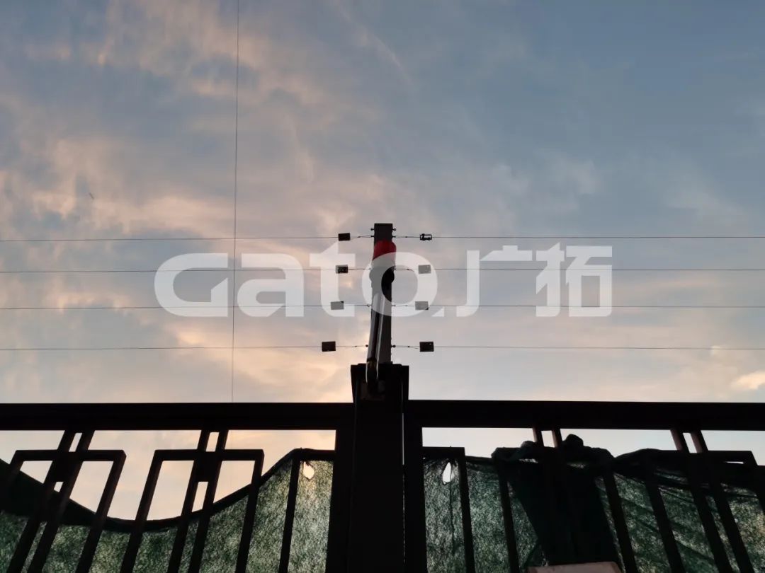 校園周界安防標(biāo)桿案例，鄭州一八國際學(xué)校(圖13)